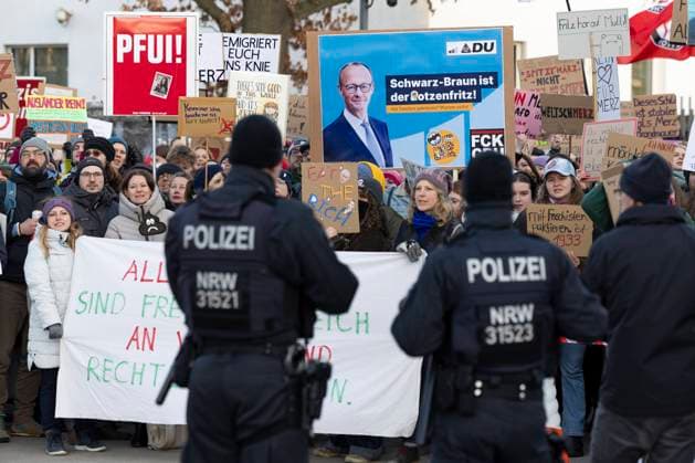 Demonstration, protest against the current course of the CDU and its candidate for chancellor Friedrich Merz, police, CDU election campaign Bundestag election, on 04 02 2025 in front of the W o r l d C o n f e r e n c e C e n t e r WCCB in Bonn Germany