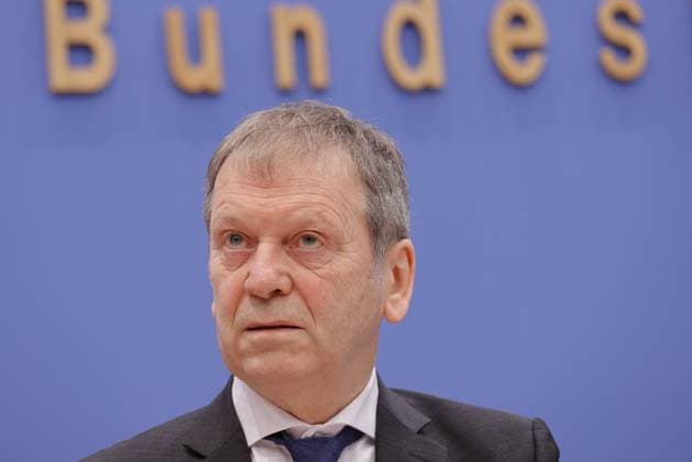 Germany, Berlin, Federal Press Conference, Publication of the biennial report on the state of climate policy in Germany