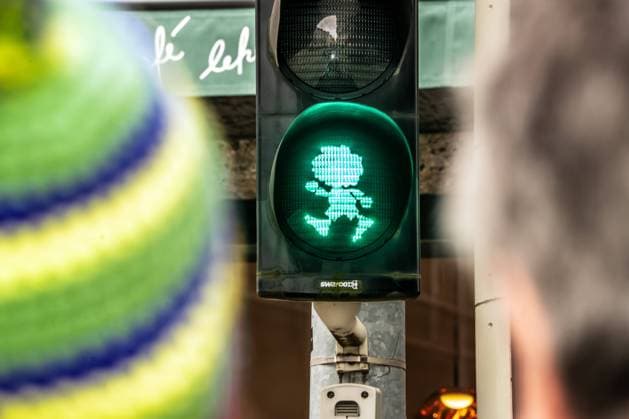 First Pumuckl traffic light was inaugurated today, Munich, February 6, 2025 Germany, Munich, February 6, 2025, Munichs first Pumuckl traffic light was unveiled today, stands at the intersection of Liebigstraße, Triftstraße, Wagmüllerstraße in the Lehel district, the popular TV character Pumuckl, a leprechaun, was invented by Ellis Kaut, tw