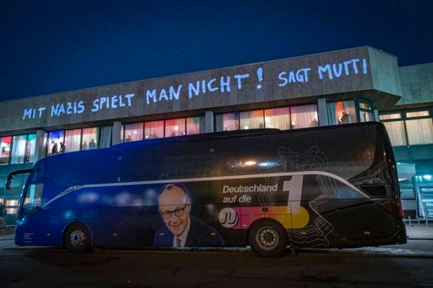 Around 350 participants demonstrate on Thursday 06 02 2025 at the bus station in St Ingbert during bub