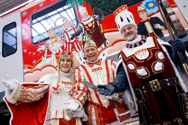 The Cologne triumvirate consisting of Prince RenÃ I center, RenÃ Klöver , Farmer Michael right, Michael Samm and Maid Marlis left, Hendrik Ermen at the presentation of the S Bahn Cologne carnival special train for the 2025 session with the Cologne triumvirate at the S Bahn plant in Cologne Nippes Cologne, 07 02 2025 NRW Germany Copyright: xChristophxHardtx