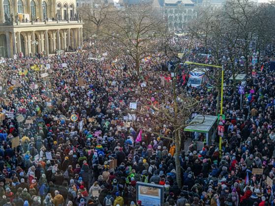 24,000 people at the demonstration against the right in Hanover The Opera Square and the city center were packed with around 24,000 demonstrators Copyright: xBerndxGüntherx