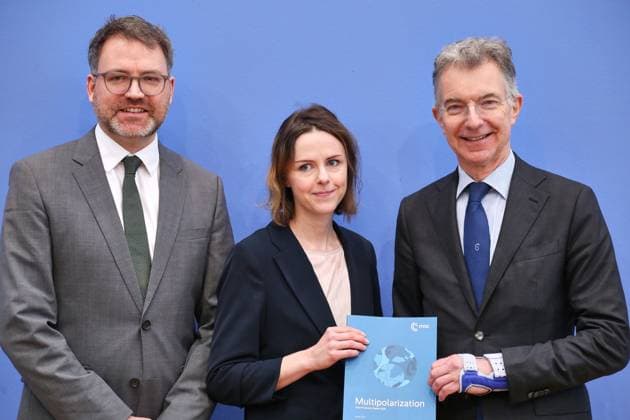 Berlin, Germany, 10 02 2025 Federal Press Conference Press conference on the upcoming Munich Security Conference and the Munich Security Report 2025 L R Tobias Bunde, Director of Research Policy at MSC, Sophie Eisentraut, Head of Research Publications at MSC, Christoph Heusgen, MSC Chairman Copyright: xdtsxNachrichtenagenturx dts_58304