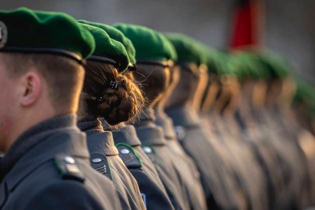Symbolic picture on the topic of women in the Bundeswehr Soldiers of the Bundeswehr Guard Battalion arrive for a reception at the Bendlerblock in Berlin, 10 02 2025 Berlin Germany Copyright: xJulianexSonntagx