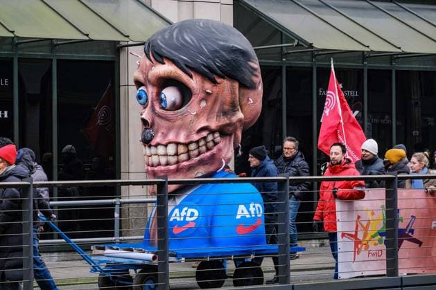 Düsseldorf 15 02 2025 AFD demo demonstration Schadowplatz counter-demo alliance against right-wing Nazis right-wing radicals fascists fascism antifa police Adolf Hitler papier-mâché figure by Jaques Tilly Düsseldorf North Rhine-Westphalia Germany