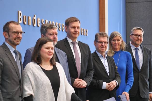 Berlin, Germany, 18 02 2025 Federal Press Conference Final Report of the Afghanistan Investigation Committee L R Thomas Röwekamp, CDU, Sara Nanni, Greens, Jörg Nürnberger, SPD, Thomas Erndl, CSU, Ralf Stegner, SPD, Ann Veruschka Jurisch, FDP, Stefan Keuter, AfD Copyright: xdtsxNachrichtenagenturx dts_59759