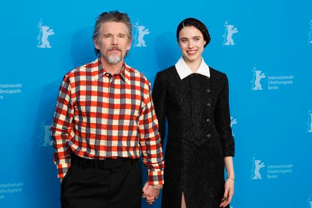 Ethan Hawke and Margaret Qualley at the photocall for the movie Blue Moon at the Berlinale 2025 75 Berlin International Film Festival at the Hotel Grand Hyatt Berlin, 18 02 2025 Foto:xD.xBedrosianx xFuturexImagex moon_5218