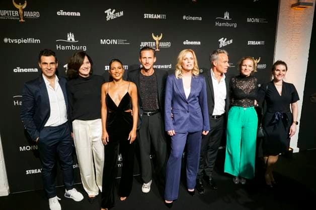 John Hendrik Langer, Amy Mußul, Melanie Marschke, Marco Girnth Actors to Guest at the award Ceremony the Jupiter Award 2024 at Altonian Kaispeicher on Wednesday 17 04 2024 in Hamburg Group picture Landscape format