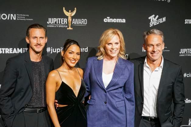 John Hendrik Langer, Amy Mußul, Melanie Marschke, Marco Girnth Actors to Guest at the award Ceremony the Jupiter Award 2024 at Altonian Kaispeicher on Wednesday 17 04 2024 in Hamburg Group picture Landscape format