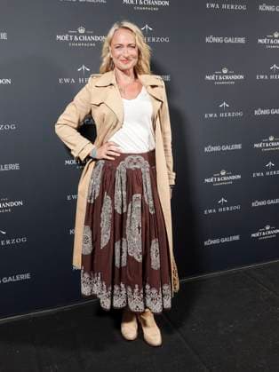 Berlin 02 07 2024 Fashion Week Ewa Herzog Eva Mona Rodekirchen to Guest at the Ewa Herzog Fashion Show in Frame the Berlin Fashion Week 2024 in the Koenig Gallery on 02 07 2024 Single image Single motif portrait format Full figure Berlin Germany