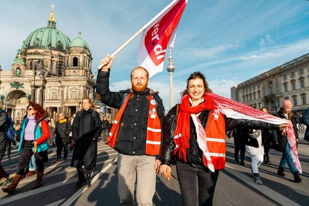 Culture cuts lead to joint demo Culture cuts lead to joint demo by Verdi GEW and cultural workers in front of the Rotes Rathaus on 22 February 2025 in Berlin Copyright: xEventpressxKnowlesx