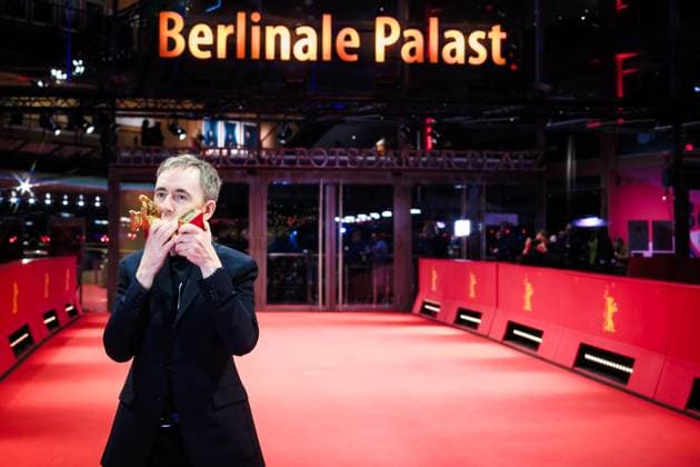 Bilder des Jahres 2025, Entertainment 02 Februar Winners Photocall after the Closing Ceremony , Berlinale Palast, Berlin, Germany Dag Johan Haugerud, winner of the Golden Bear for Best Film for Dreams (Sex Love) poses on the red carpet during the Winners Photocall after the Closing Ceremony during Berlinale (Berlin Film Festival) at Berlinale Palast, Berlin, , Germany on 22 February 2025. Picture, Credit:Julie Edwards Avalon Germany, Potsdammer Platz, Berlin, Berlinale Palast Copyright: xJuliexEdwardsx xAvalonx 0967650421