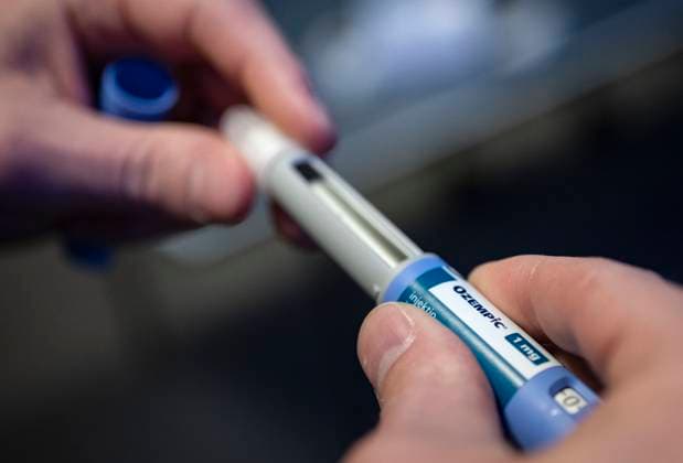 A package of Ozempic injection solution and injection pen with four needles photographed in Malmö, Sweden, February 2025 Ozempic is manufactured by the Danish company Novo Nordisk and contains Semaglutide, which provides significant weight loss MALMÖ SWEDEN x50090x  Copyright: xJohanxNilssonx xTTx OZEMPIC INJECTION PEN 3paQGDU8tJ8