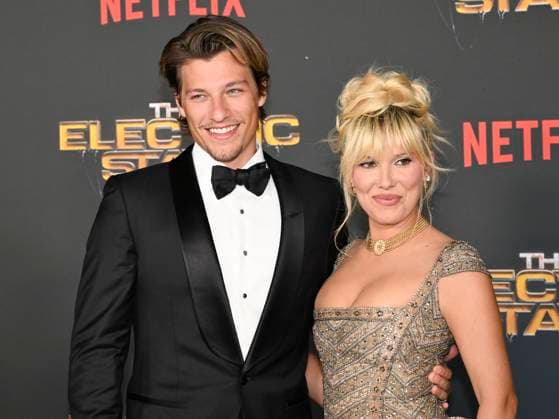 February 24, 2025, Hollywood, California, USA: Jake Bongiovi and Millie Bobby Brown atttend The Electric State World Premiere.a Hollywood USA - ZUMAb173 20250224_aap_b173_160 Copyright: xBillyxBennightx