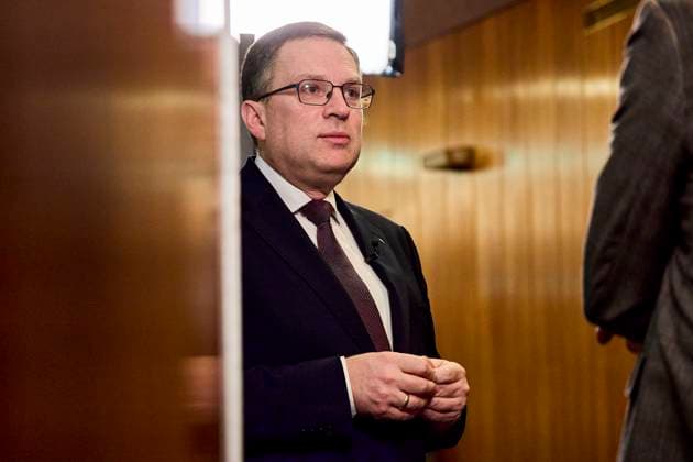 Vienna 26 02 2025 National Council A session of the Austrian parliament took place today while coalition negotiations for a new government are underway SPO, OVP, session National Council PHOTO ÖVP Klubobmann August Wöginger during a TV interview in the parliamentary couloir Vienna AU