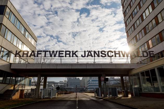 Jaenschwalde power plant DEU Germany Brandenburg Peitz, 27 02 2025, Lignite-fired power plant Jaenschwalde LEAG near Peitz in Lusatia , The lettering KRAFTWERK JAENSCHWALDE is written in large letters above the factory gate of the power plant AF_Jaenschwalde_2025_56281