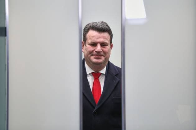 Berlin, Germany, 28 02 2025 German Bundestag Exploratory talks between the CDU CSU and SPD Federal Minister of Labor and Social Affairs Hubertus Heil SPD arrives and takes the elevator to the negotiating room Copyright: xdtsxNachrichtenagenturx dts_61181