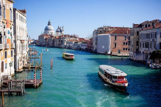 Italy, Veneto, Venice 03 03 2025, Italy, ITA, Veneto, Venice, in the picture Venice, city views, tourists, travel feature, carnival, masks, masked, Venetian, travel, Venice, Venezia, Veneto, city view, Campanile, Grand Canal, St. Marks Square, St. Marks Church, tourists, gondola, gondoli Italien, Venedig, 03.03.2025-52