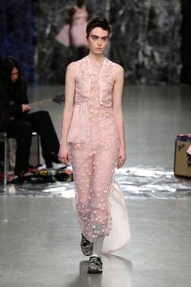 PFW - Cecilie Bahnsen Runway A model walks the runway during the Cecilie Bahnsen Womenswear Fall Winter 2025-2026 show as part of Paris Fashion at Palais De Tokyo on March 05, 2025 in Paris, France. Photo by Alain-Gil Gonzalez ABACAPRESS.COM Paris France  Copyright: xGonzalezxAlain-Gil ABACAx