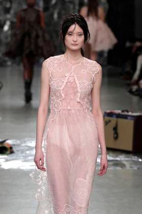 PFW - Cecilie Bahnsen Runway A model walks the runway during the Cecilie Bahnsen Womenswear Fall Winter 2025-2026 show as part of Paris Fashion at Palais De Tokyo on March 05, 2025 in Paris, France. Photo by Alain-Gil Gonzalez ABACAPRESS.COM Paris France  Copyright: xGonzalezxAlain-Gil ABACAx