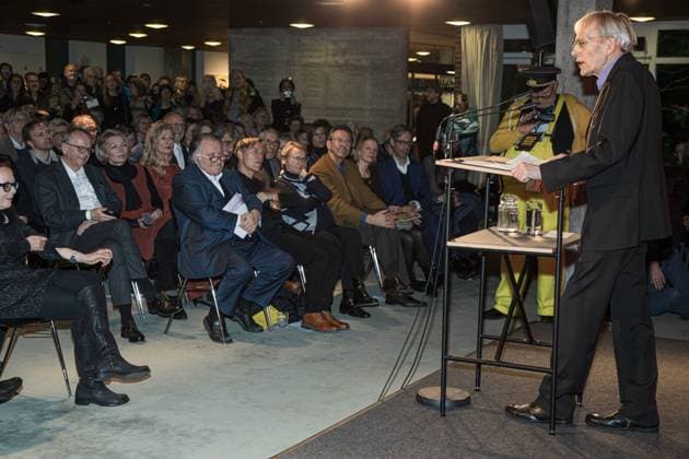 Käthe Kollwitz Prize 2020 Timm Ulrichs Acceptance speech for the Käthe Kollwitz Prize 2020 to Timm Ulrichs in the studio foyer of the AdK Hanseatenweg and exhibition opening Timm Ulrichs Weiter im Text in der Akademie der Künste Hanseatenweg am 22 01 2020 foto gezett www gezett de Fotos gezett