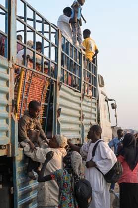 SÜDSUDAN, Upper Nile state, Stadt Renk, UNHCR New Transit Camp Flüchtlingslager, Flüchtlinge aus dem Sudan suchen Schutz vor dem Krieg, täglich Ankunft von bis zu 2000 neuer Flüchtlinge und Rückkehrer Renk Upper Nile South-Sudan