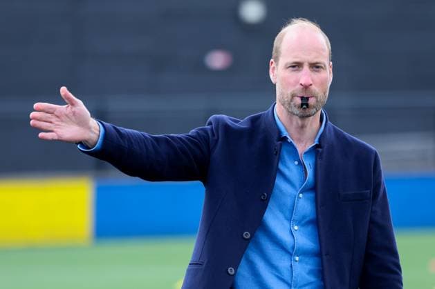 Bilder des Jahres 2025, Entertainment 03 März Entertainment Themen der Woche KW11 Entertainment Bilder des Tages The Prince Of Wales Visits FA Referee Training Course At Sporting Khalsa FC WILLENHALL, ENGLAND - MARCH 11: Prince William, Prince of Wales blows the referee s whistle during a mini football game on official visit to an FA Referee Training Course At Sporting Khalsa FC at Aspray Arena on March 11, 2025 in Willenhall, England. The Prince of Wales is patron of the Football Association, the visit to Khalsa FC is part of the FA s Reflective and Representative campaign which aims to recruit 1,000 people from Black, Asian and mixed heritage backgrounds into refereeing roles., Credit:Chris Jackson Avalon United Kingdom, England, Willenhall, Aspray Arena Copyright: xChrisxJacksonx xAvalonx 0974676743