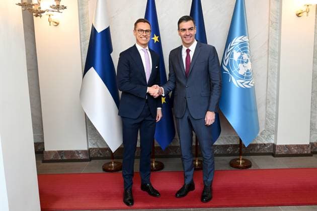 Finnish President Alexander Stubb and Spanish Prime Minister Pedro Sanchez shaking hands when meeting at the Presidential Castle in Helsinki, Finland on March 12, 2025. Helsinki Finland  Copyright: xMikkoxStigx LKFTJ20250312110721GNBR