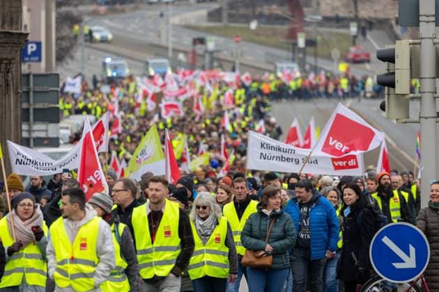 Verdi warning strikes in the public sector, Nuremberg, 13 03 2025 Numerous employees from sectors such as waste disposal, street cleaning, day-care centers and hospitals walk off the job to exert pressure ahead of the third round of negotiations in the wage dispute between ver di and the employers The protests 20250313-6V2A5267