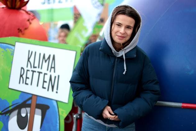 Luisa Neubauer, German climate protection activist, demonstrates in front of the CDU party headquarters, on the arrival of the CDU and SPD leaders, for the coalition talks, DEU, Berlin, 13 03 2025
