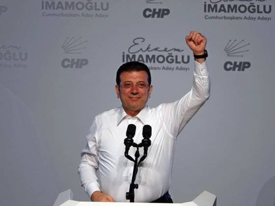 Ekrem Imamoglu, the CHP s presidential election candidate in Diyarbakir, Turkey - 16 Mar 2025 Ekrem Imamoglu greets the public in Diyarbakir. In Turkey, Istanbul Metropolitan Mayor Ekrem Imamoglu, the presidential election candidate of the main opposition Republican People s Party (CHP), spoke in the largest Kurdish city of Diyarbakir. Diyarbakir Turkey Copyright: xMehmetxMasumxSuerx xSOPAxImagesx Ekrm024_MMSuer