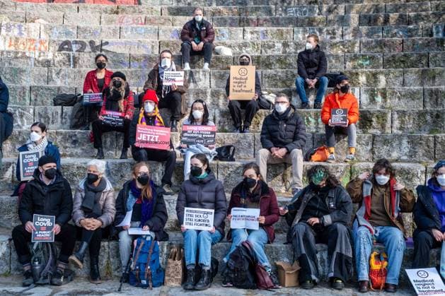 Long Covid sufferers protest in Berlin s Mauerpark under the slogan 5 YEARS OF LONG COVID HALF A DECADE OF NEGLECT for appropriate funding for research into drugs and treatment methods for Long Covid and ME CFS Long Covid suf boillot241017_CovidLiegendDemo07.jpg