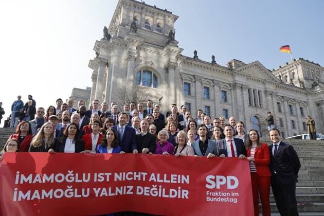 Germany, Berlin, Reichstag, SPD parliamentary group, Solidarity photo for Ekrem Imamoglu