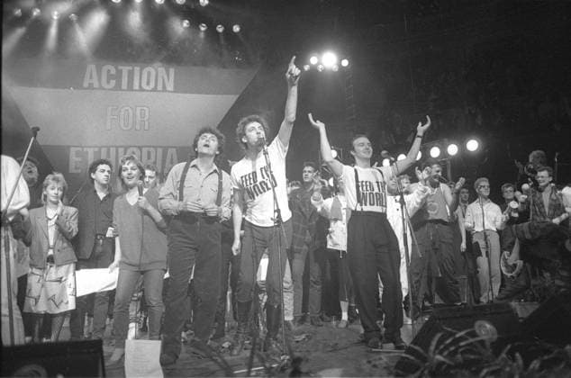 BOB GELDOF, MIDGE URE Action for Ethiopia c. 1985 R13 185 CAP PL Phil Loftus Copyright: xPhilxLoftus CapitalxPicturesx