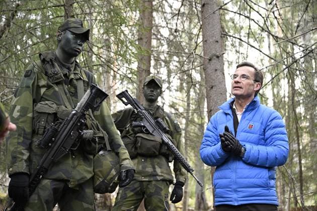 ÖSTERSUND, SWEDEN 20250402 Prime Minister Ulf Kristersson M visits Västernorrland Regiment in Östersund ÖSTERSUND SWEDEN x10070x  Copyright: xJessicaxGow TTx STATSMINISTERNS BESÖK I ÖSTERSUND UxdMhvIQuBI