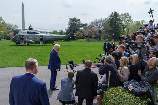 April 3, 2025, Washington, Dc, United States: U.S President Donald Trump speaks to the media during an impromptu press conference before departing aboard Marine One on the South Lawn of the White House, April 3, 2025 in Washington, D.C. The president is spending a three-day weekend at his Mar-a-Lago residence. Washington United States - ZUMAp138 20250403_zaa_p138_044 Copyright: xAbexMcnatt WhitexHousex