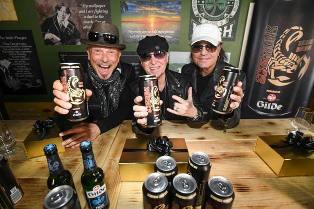 Rudolf Schenker, Klaus Meine and Matthias Jabs at the presentation of the new Scorpions beer in cooperation with Gilde at Hop House Hannover, 09 04 2025 Foto:xN.xHeuselx xFuturexImagex scorpions_5414