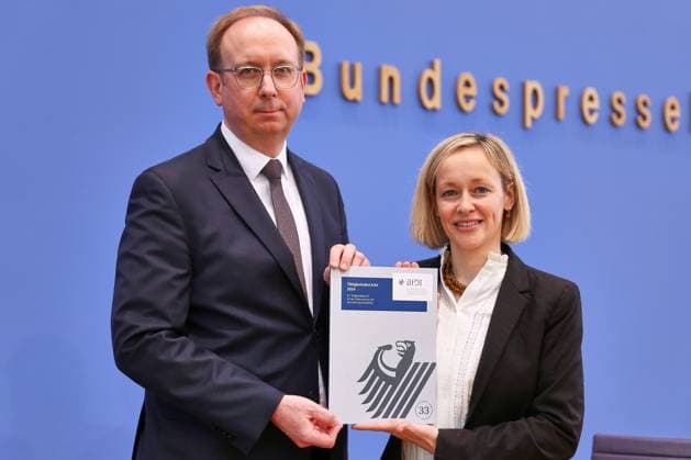 Berlin, Germany, 10 04 2025 Federal Press Conference Presentation of the 33 Activity Report on Data Protection and Freedom of Information Digital health data, artificial intelligence and security innovative and data protection-friendly L R Andreas Hartl, Senior Civil Servant and Deputy Federal Commissioner, L Copyright: xdtsxNachrichtenagenturx dts_64377