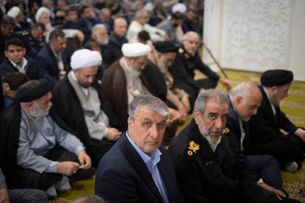 Mohammad Eslami, Head Of AEOI Mohammad Eslami (C), the Head of Atomic Energy Organization of Iran (AEOI), participates in Tehran s Friday prayers ceremony, on April 9, 2025. MORTEZA NIKOUBAZL NurPhoto Tehran Tehran Iran  Copyright: xMortezaxNikoubazlx originalFilename: nikoubazl-mohammad250411_npvt9.jpg