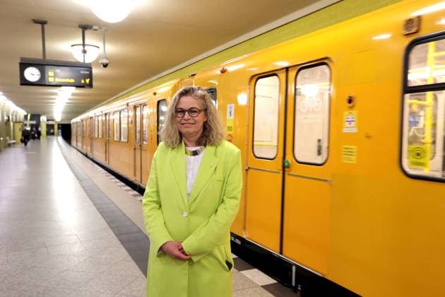 Ute Bonde, Senator for Transport of Berlin, CDU, on the platform of Jannowitzbrücke underground station, BVG press conference on the results after one year of the cleaning patrol pilot project, DEU, Berlin, 14 04 2025