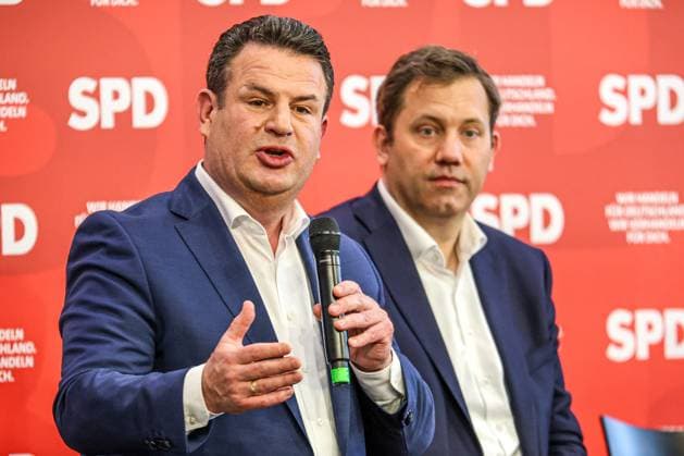 Dialogue conference in Hanover at the start of the SPD membership vote Hubertus Heil SPD , Acting Federal Minister of Labor left Lars Klingbeil, SPD Party Chairman Hanover Career Campus Hanover Lower Saxony, Hanover Region Germany