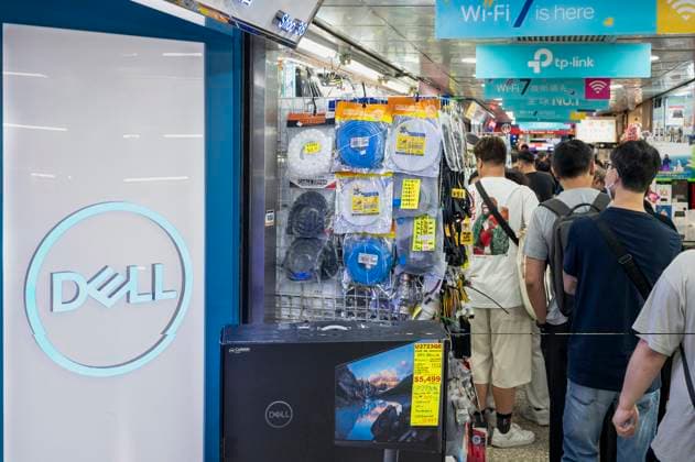 August 18, 2024, Hong Kong, China: Shoppers walk past a store selling electronic products of the American multinational computer technology company Dell in Hong Kong. Hong Kong China - ZUMAs197 20240818_aab_s197_150 Copyright: xSebastianxNgx
