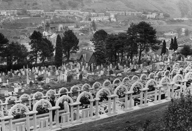 Picture shows the graves of some of the victims of Picture shows the graves of some of the victims of the Aberfan disaster. Retrocon British Views  Copyright: xRisleyx