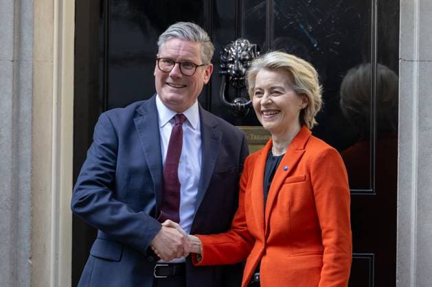 President of the European Commission, Ursula von der Leyen, visits Downing Street British Prime Minister Keir Starmer and President of the European Commission, Ursula von der Leyen outside No.10 Downing Street Featuring: Prime Minister, Keir Starmer, President of the European Commission, Ursula von der Leyen Where: London, United Kingdom When: 24 Apr 2025 Credit: Phil Lewis WENN London United Kingdom Copyright: xPhilxLewis WENNx wenn40365135 PLAAx wenn40365135
