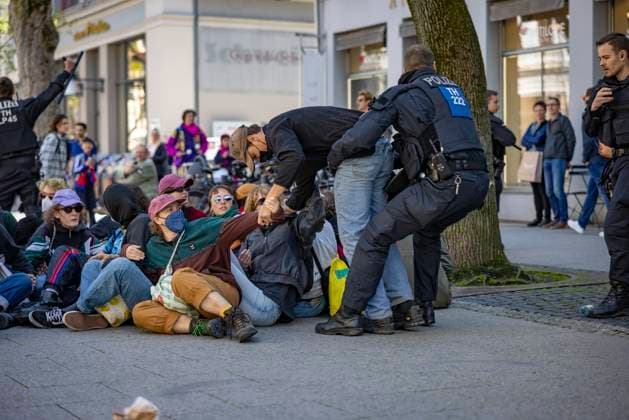 Demonstration in Weimar on April 26 260425_ppb-5