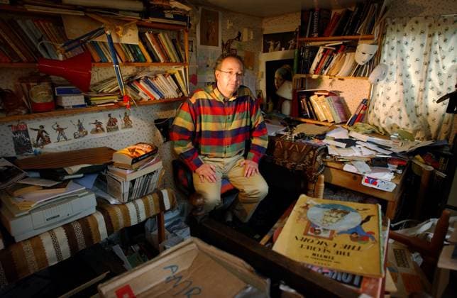 Attention: Date of recording according to label. PHILIP PULLMAN IN HIS GARDEN SHED AT HIS OXFORD HOME, WHERE HE WRITES HIS BOOKS.31 1 02 PILSTON Copyright: xtomxpilstonx DMGTCHPDPICT000411323987
