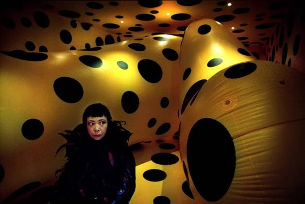 Attention: Date of recording according to label. YAYOI KUSAMA YAYOI KUSAMA WITH HER WORK DOTS OBSESSION JANURY 2000 INSTALLED AT THE SERPANTINE GALLERY IN LONDON. Copyright: xTomxPilstonx DMGTCHPDPICT000349365752