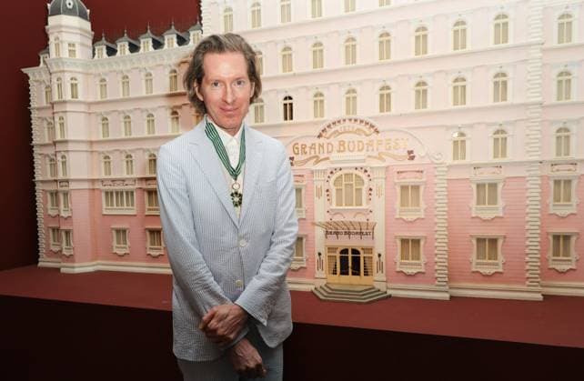 Bilder des Jahres 2025, Entertainment 04 April Entertainment Bilder des Tages Wes Anderson receives the insignia of Chevalier de lOrdre des Arts et des Lettres from Rachida Dati, Minister of Culture, at the Cinémathèque française in Paris American director Wes Anderson receives the insignia of Chevalier de lOrdre des Arts et des Lettres from Rachida Dati, Minister of Culture, à la Cinémathèque française à Paris, le 30 avril 2025, en présence de C Gavras Coadic Guirec Bestimage American director Wes Anderson receives the insignia of Chevalier de lOrdre des Arts et des Lettres from Rachida Dati, Minister of Culture, at the Cinémathèque Française in Paris, on April 30, 2025, in the presence of C Gavras Paris France Copyright: xCOADICxGUIRECx xBESTIMAGExCOADICxGUIRECx xBESTIMAGEx