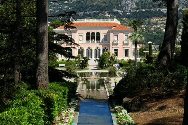 Villa et jardins Ephrussi de Rothschild Sylvestre MAXPPP saint jean cap ferrat France 30 04 2025 villa ephrussi de rotjschild A palace built during the Belle Epoque and its magnificent gardens Located between Nice and Monaco, overlooking the Mediterranean, the Villa Ephrussi de Rothschild is a magnificent palace surrounded by nine themed gardens French garden, Spanish garden, Florentine garden, lapidary garden, Japanese garden, exotic garden, Provencal garden, roseraie Villa et jardins Ephrussi de Rothschild Saint Jean Cap Ferrat France April 30 2025 A villa built during the Belle Epoque and its magnificent gardens Located between Nice and Monaco, overlooking the Mediterranean, the Villa Ephrussi de Rothschild is a magnificent palace surro Copyright: xMAXPPPxSylvestrex SYL202504306143 SYL202504306143