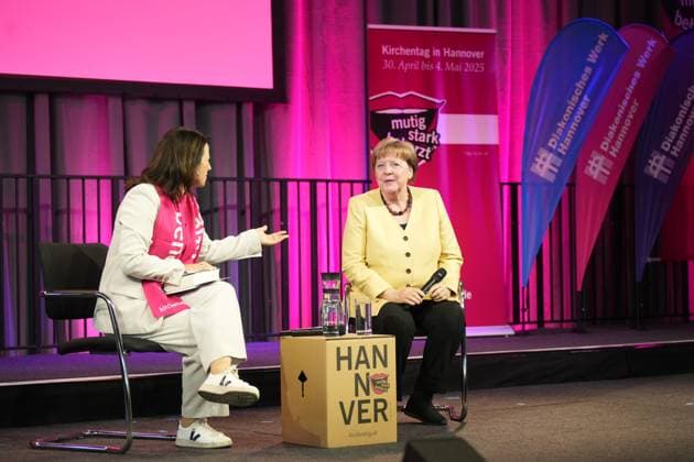 Bible study with Angela Merkel on Thursday 01 05 2025 at the 39th German Protestant Church Congress in Hanover Photo from left Anja Siegesmund, President of the German Protestant Church Congress, and Angela Merkel Around 1,500 event Copyright: epd-bild TimxWegner epd-Kirchentag32-kopieren